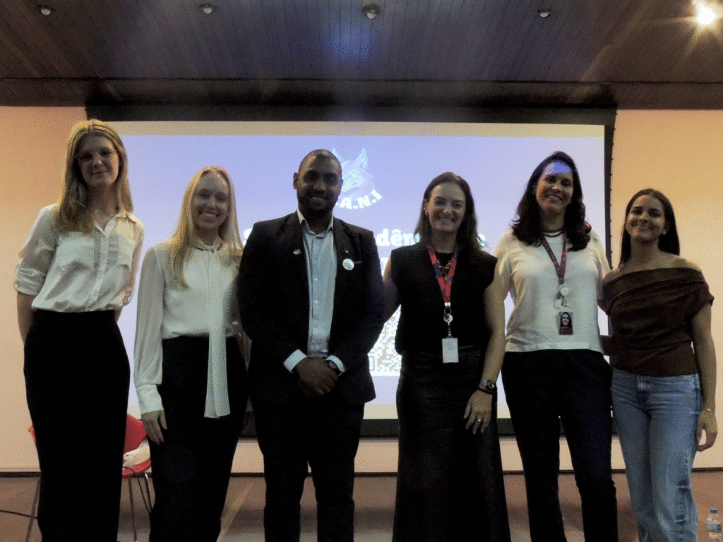 EDL BRASIL NA 7ª SEMANA ACADÊMICA DE NEGÓCIOS INTERNACIONAIS NA PUCPR